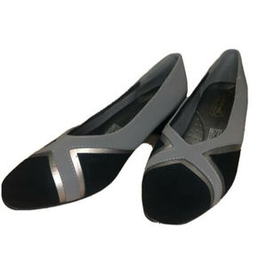 Women's Comfort-Well by Beacon Size 11 Black/Gray Low Heel Shoes Vegan Suede